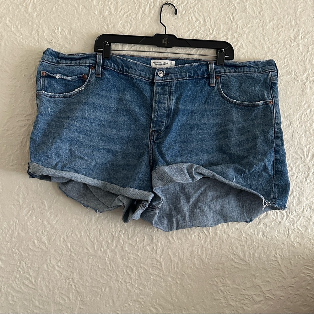 Abercrombie and Fitch the 90s Baggy Shorts Low Rise Medium Wash Denim 22